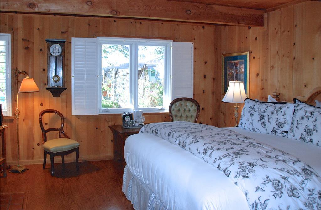 Deluxe Room,1557222472:JPEG